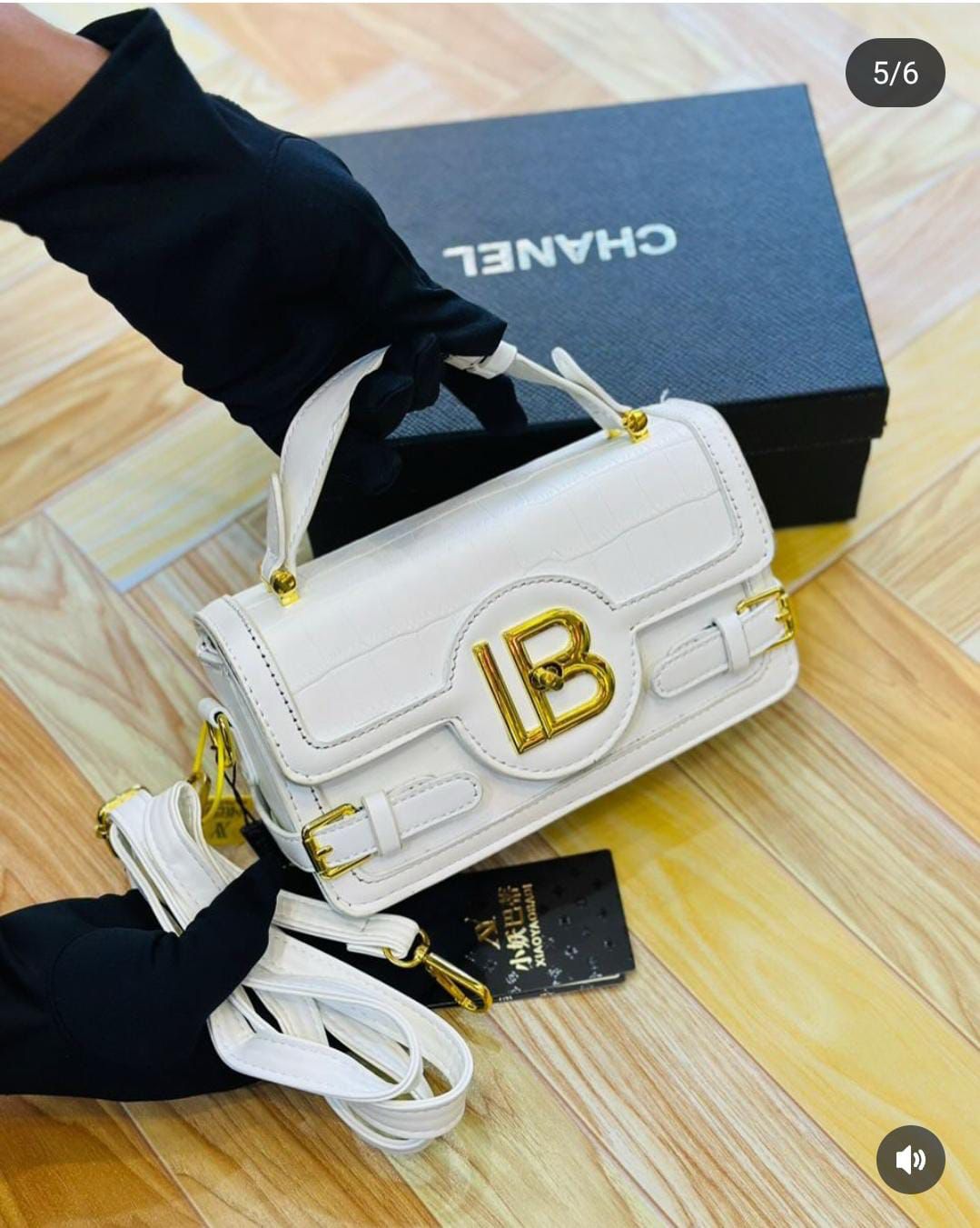 Elegant Luxury Handbag with Gold