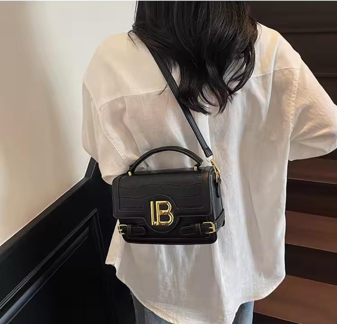 Elegant Luxury Handbag with Gold