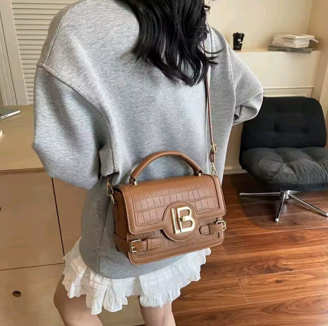 Elegant Luxury Handbag with Gold